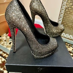 Giuseppe Zanotti Sharon Theron Glitter Gold Black Peep Toe Heels Pumps